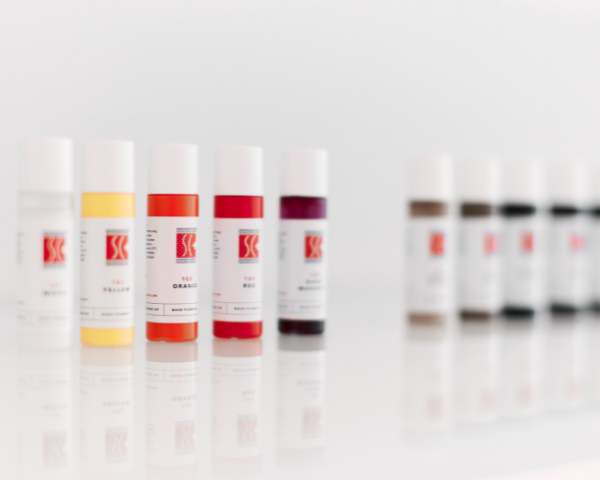 Pigmenti per dermopigmentazione e trucco permanente